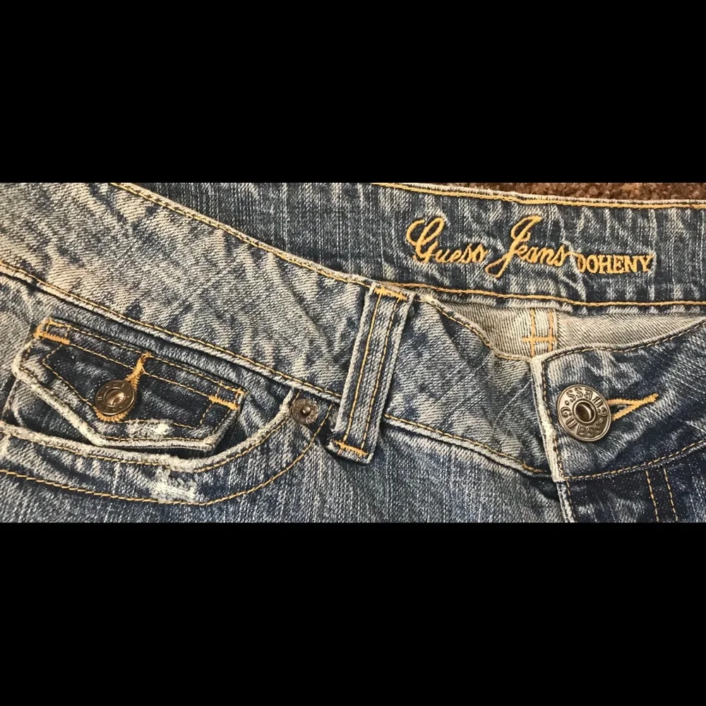 GUESS Doheny Jeans Size 32 Distressed Bootcut Medium Wash Y2K Denim